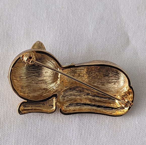 1 1/2" Sleeping Cat pin with rhinestone collar. - Picture 3 of 4